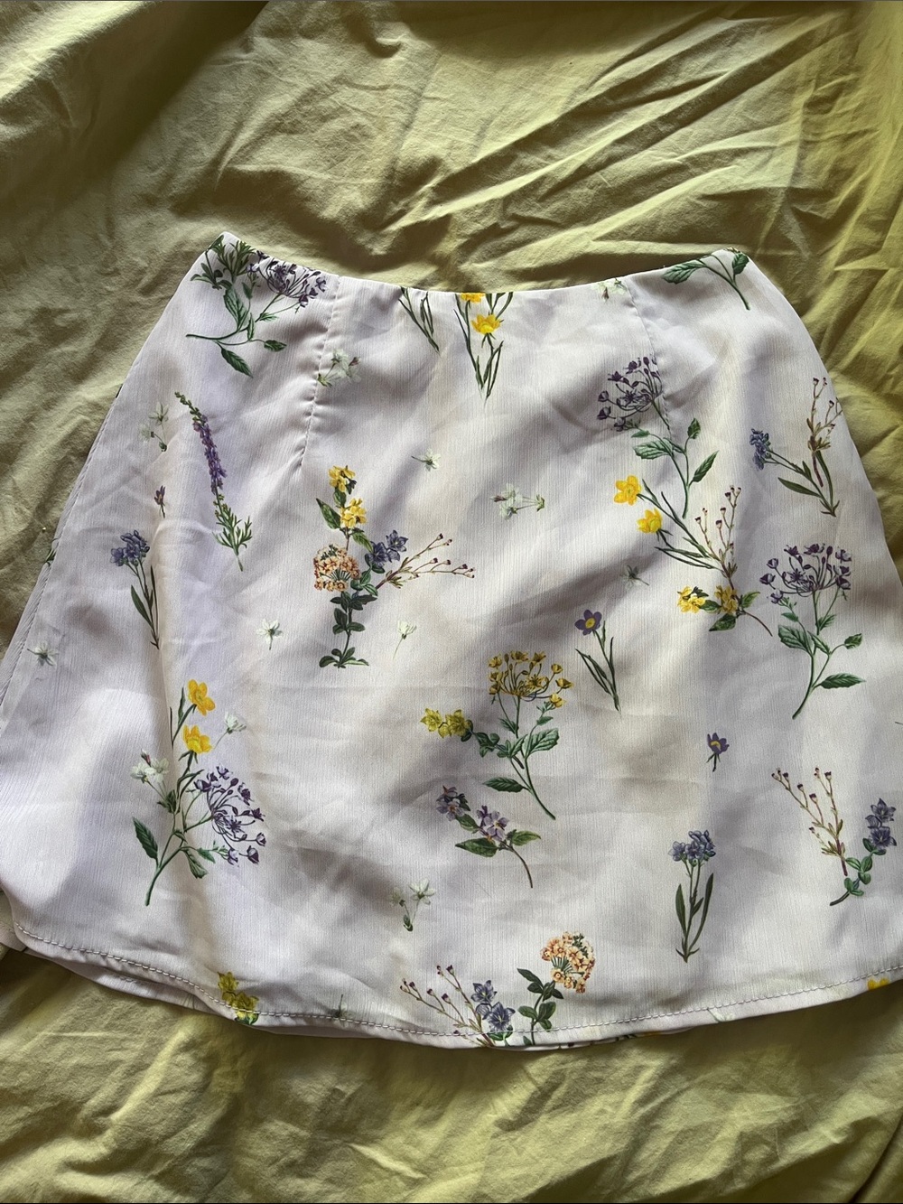 Showpo. lilac floral mini skirt (size 2)